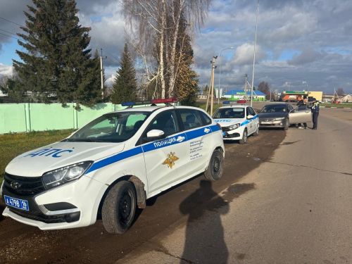 Бүген ДАИ хезмәткәрләре машина йөртүчеләрнең һәм пассажирларның иминлек каешы эләктерүләрен тикшерделәр