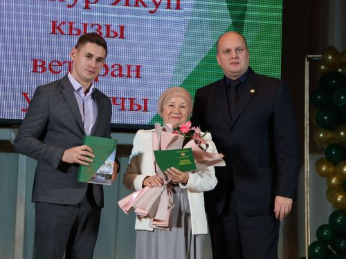 Һөнәр үрләренә менгәндә!