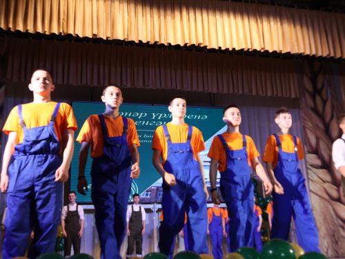 Һөнәр үрләренә менгәндә!
