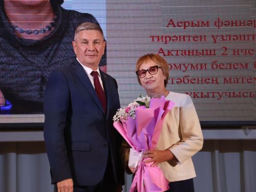Актанышта иң яхшы укытучыларны бүләкләделәр