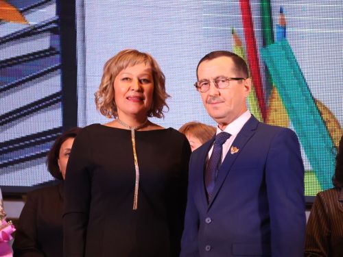 Юбиляр укытучыларыбызга истәлек бүләкләре тапшырдылар