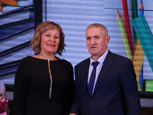 Юбиляр укытучыларыбызга истәлек бүләкләре тапшырдылар