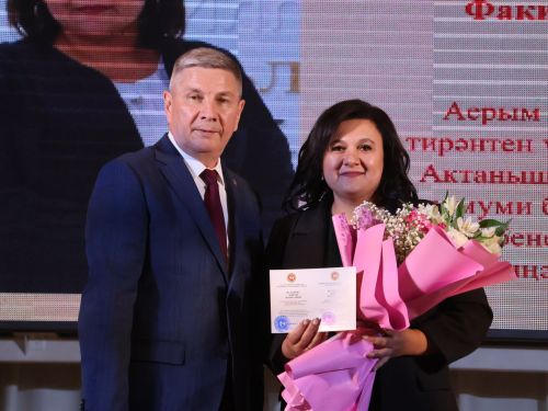Актанышта иң яхшы укытучыларны бүләкләделәр