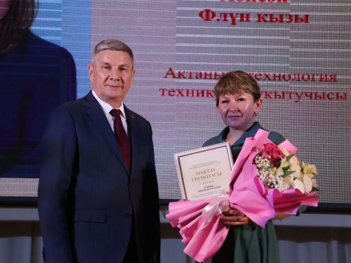 Актанышта иң яхшы укытучыларны бүләкләделәр