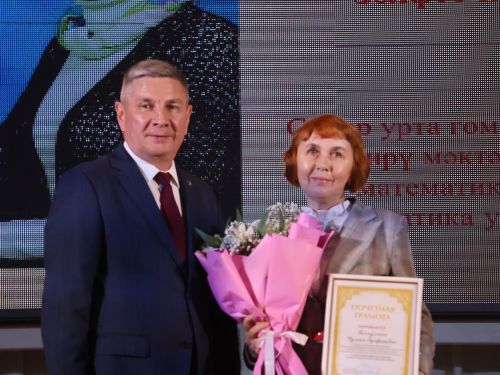 Актанышта иң яхшы укытучыларны бүләкләделәр