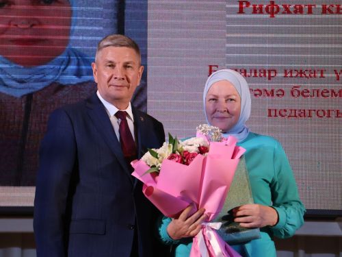 Актанышта иң яхшы укытучыларны бүләкләделәр