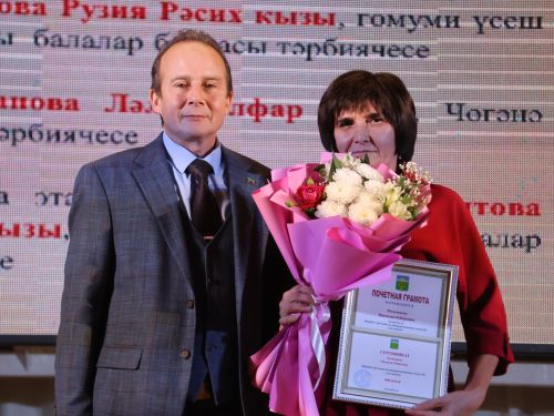 Укытучылар бәйрәмендә һөнәри бәйгеләр җиңүчеләрен котладылар