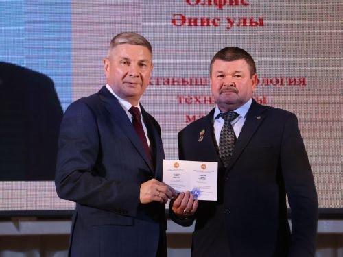 Актанышта иң яхшы укытучыларны бүләкләделәр