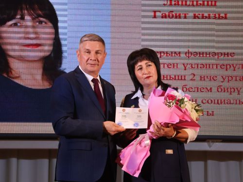 Актанышта иң яхшы укытучыларны бүләкләделәр