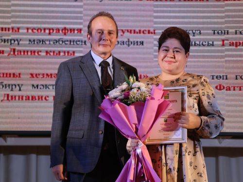 Укытучылар бәйрәмендә һөнәри бәйгеләр җиңүчеләрен котладылар