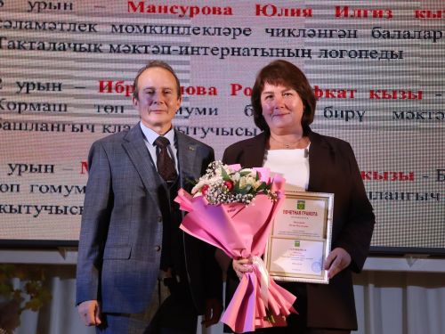 Укытучылар бәйрәмендә һөнәри бәйгеләр җиңүчеләрен котладылар