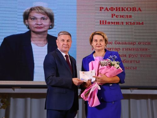 Актанышта иң яхшы укытучыларны бүләкләделәр