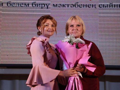 Таныш булыгыз- Тәрбия юнәлешендәге һөнәри бәйгеләрдә югары күрсәткечләргә ирешкән укытучыларыбыз!
