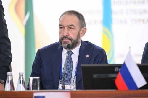 Алексей Песошин Эчке эшләр министрлыгы хезмәткәрләрен һөнәри бәйрәмнәре белән тәбрик итте