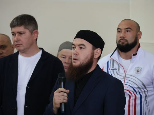 Роберт Сәләхиев истәлегенә көрәш ярышында җиңүчеләрне аның балаларыннан акчалата призлар көтә