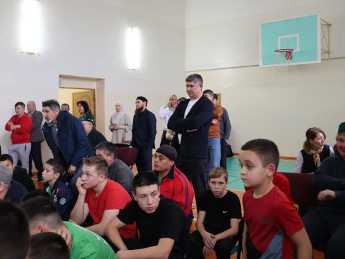 Роберт Сәләхиев истәлегенә көрәш ярышында җиңүчеләрне аның балаларыннан акчалата призлар көтә