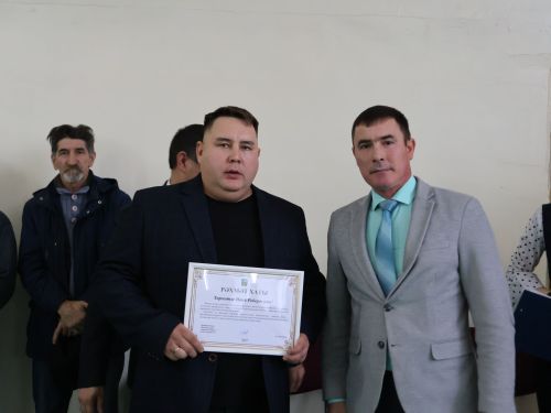 Роберт Сәләхиев истәлегенә көрәш ярышында җиңүчеләрне аның балаларыннан акчалата призлар көтә