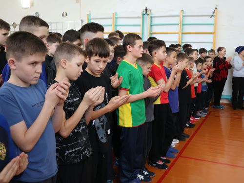 Роберт Сәләхиев истәлегенә көрәш ярышында җиңүчеләрне аның балаларыннан акчалата призлар көтә