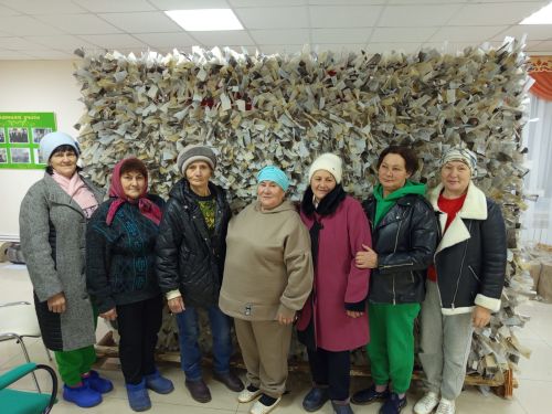 Чалманарат хатын-кызлары алгы сызыктагы сугышчыларга маскировка челтәрләре үреп озатты