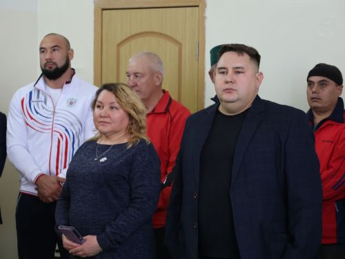 Роберт Сәләхиев истәлегенә көрәш ярышында җиңүчеләрне аның балаларыннан акчалата призлар көтә