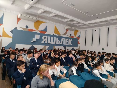 «Яшьлек» яшьләр үзәгендә юл фаҗигаләрендә һәлак булганнарны искә алдылар