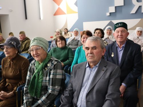 Бүген районыбызда Актанышның чичәне Мәгыйс Әһлетдинов исемендәге нәфис сүз бәйгесе җиңүчеләрен бүләклиләр