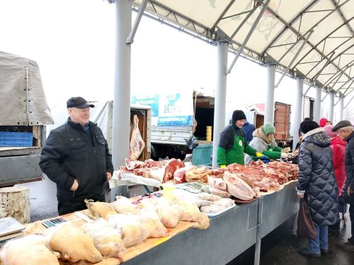 Актанышның авыл хуҗалыгы хезмәтчәннәре Чаллы ярминкәсендә сату итә