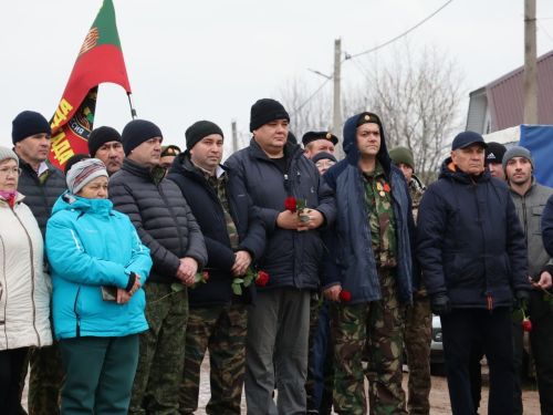 Адай авылында махсус хәрби операциядә һәлак булган якташыбыз истәлегенә хәтер тактасы куелды