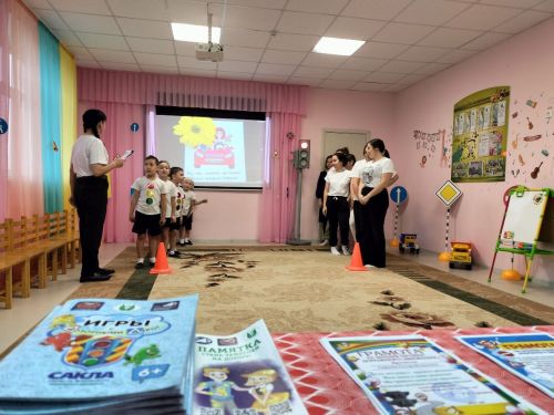 Яңа Әлем балалар бакчасында Әниләр көнендә юл йөрү кагыйдәләрен ныгыттылар