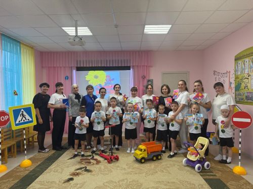 Яңа Әлем балалар бакчасында Әниләр көнендә юл йөрү кагыйдәләрен ныгыттылар