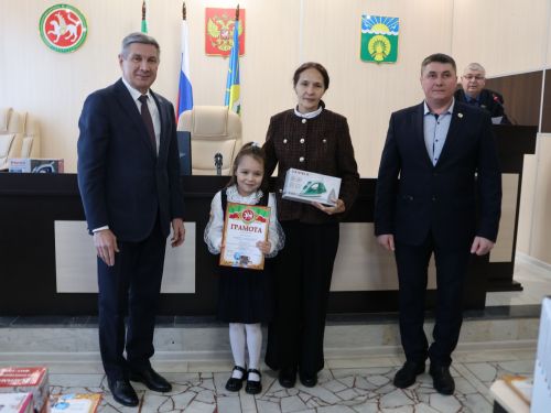 Бүген Актанышта «Гадел яшәргә кирәк» конкурсы җиңүчеләрен бүләкләделәр