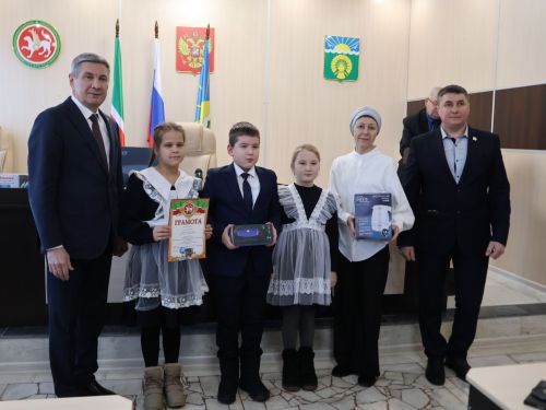 Бүген Актанышта «Гадел яшәргә кирәк» конкурсы җиңүчеләрен бүләкләделәр