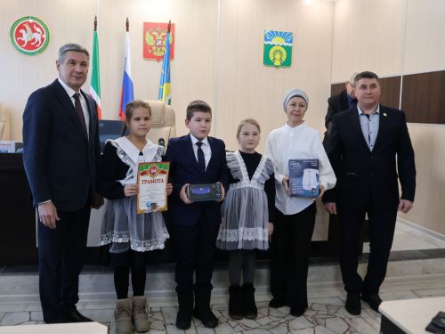 Бүген Актанышта «Гадел яшәргә кирәк» конкурсы җиңүчеләрен бүләкләделәр