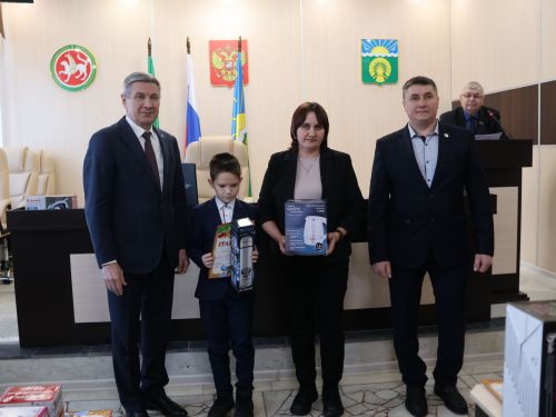 Бүген Актанышта «Гадел яшәргә кирәк» конкурсы җиңүчеләрен бүләкләделәр
