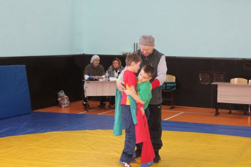 Ватанны сөючеләр милли көрәш бәйгесендә көч сынашты