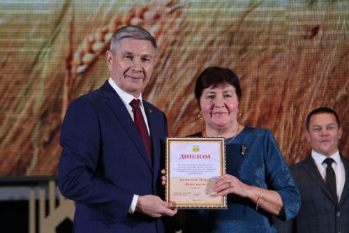 Алдынгылар слеты-2025: Бүген Актанышта хезмәт алдынгыларын хөрмәтләделәр