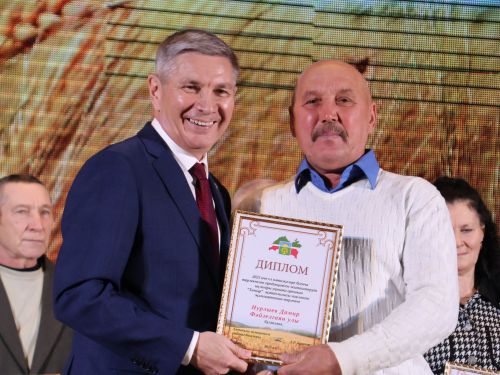 Безнең фоторепортаж: Алдынгылар слеты-2025