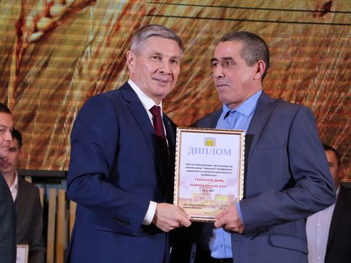 Безнең фоторепортаж: Алдынгылар слеты-2025