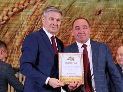 Безнең фоторепортаж: Алдынгылар слеты-2025