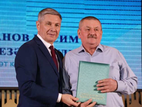 Безнең фоторепортаж: Алдынгылар слеты-2025