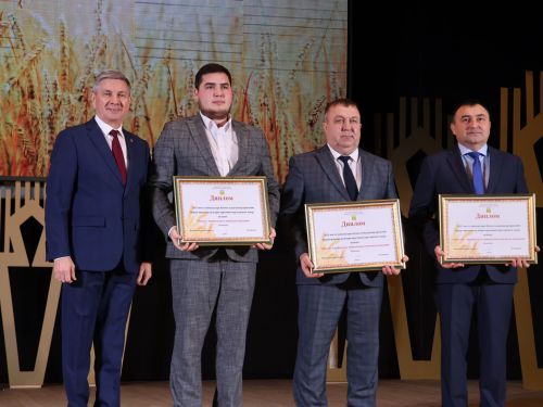Безнең фоторепортаж: Алдынгылар слеты-2025