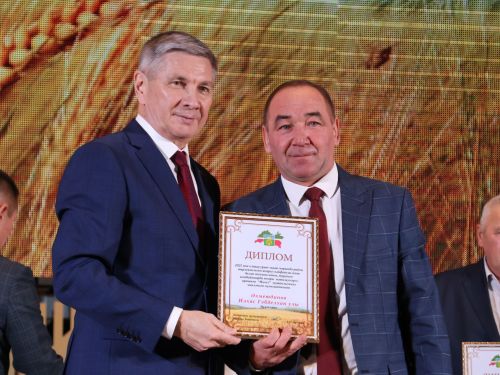 Безнең фоторепортаж: Алдынгылар слеты-2025