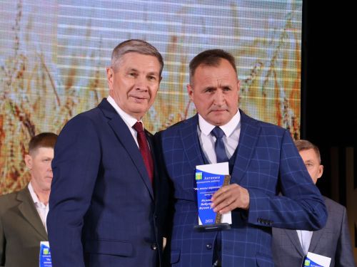 Безнең фоторепортаж: Алдынгылар слеты-2025