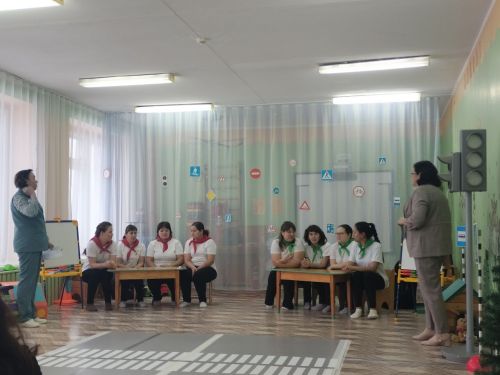 Киров балалар бакчасында балалар һәм аларның әниләре юл кагыйдәләре белемнәрен ныгыттылар