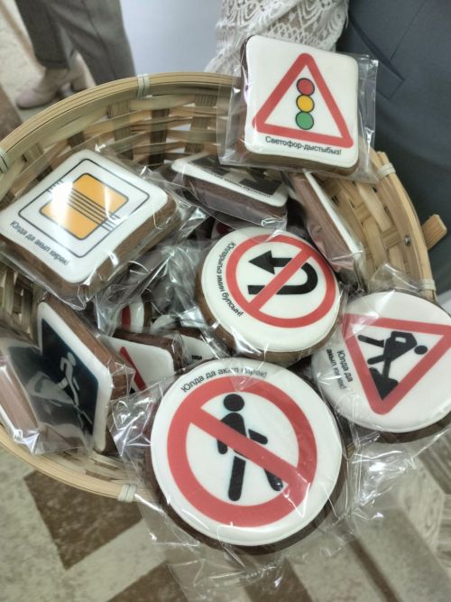 Киров балалар бакчасында балалар һәм аларның әниләре юл кагыйдәләре белемнәрен ныгыттылар
