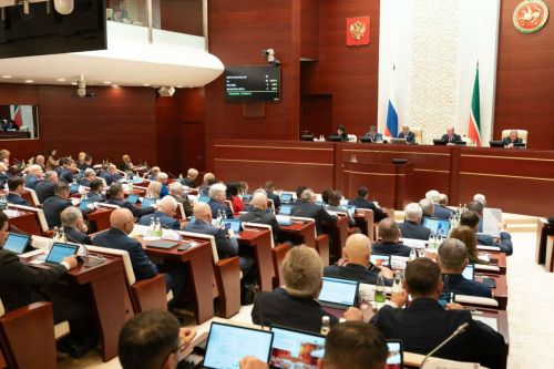 ТР Дәүләт Советы йомгаклау утырышында бизнес өчен берничә закон проекты кабул итте