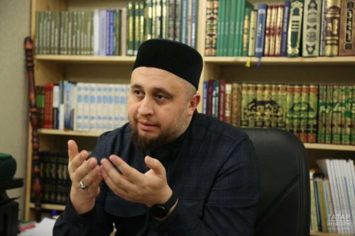 Казан имамы мөселманнарның Яңа ел белән котлый алу-алмавын аңлатты