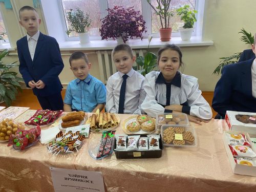 Махсус хәрби операциягә ярдәм: Татар Суыксуы төп гомуми белем бирү мәктәбендә ярминкә узды