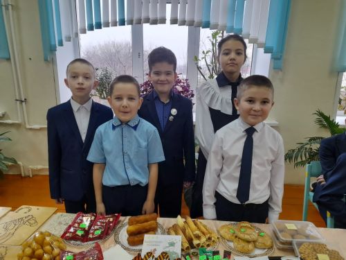 Махсус хәрби операциягә ярдәм: Татар Суыксуы төп гомуми белем бирү мәктәбендә ярминкә узды
