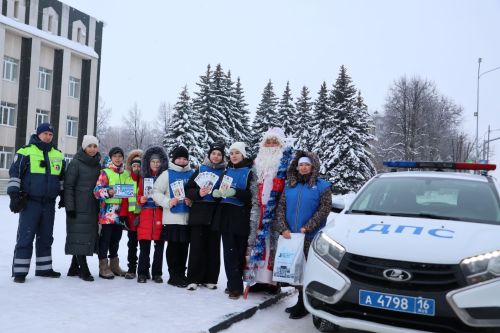 Яңа ел тынычлык һәм хәвефсез юллар алып килсен!